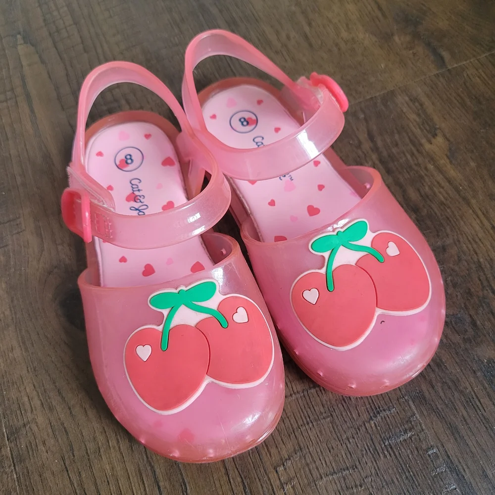 Four pairs of sandals - Picture 2 of 9